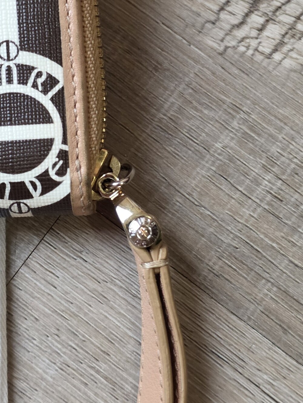 Henri Bendel Monogrammed Wallet And Dust Bag - Picture 11 of 16